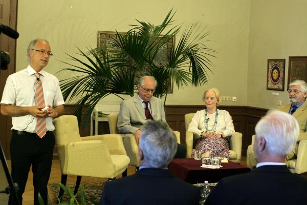 Meghívás évadzáró Kastély Szalon rendezvényre 2